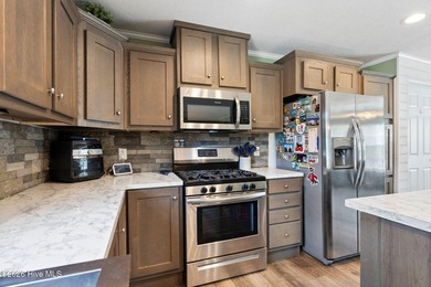 Rare opportunity to own a private and versatile 2.85-acre estate - photo 22