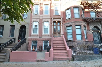 Welcome to this charming three-family brownstone, ideally - photo 2
