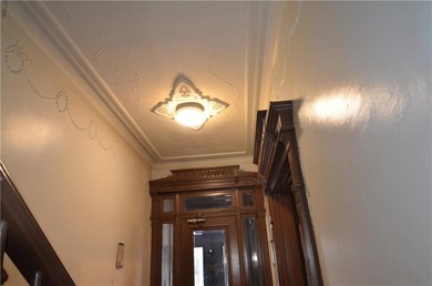 Welcome to this charming three-family brownstone, ideally - photo 6
