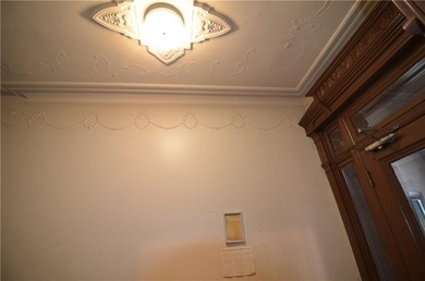 Welcome to this charming three-family brownstone, ideally - photo 7