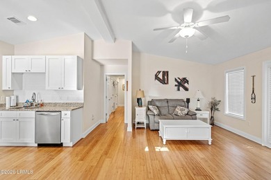 Welcome to 8 Wateree Court, a charming cottage style home - photo 4