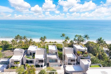Exceptionally rare beachfront, standalone, townhouse in Key - photo 1