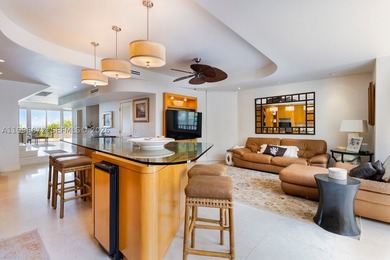 Exceptionally rare beachfront, standalone, townhouse in Key - photo 2