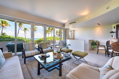 Exceptionally rare beachfront, standalone, townhouse in Key - photo 3