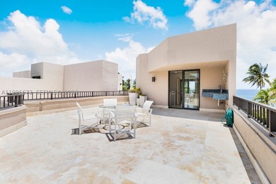 Exceptionally rare beachfront, standalone, townhouse in Key - photo 4