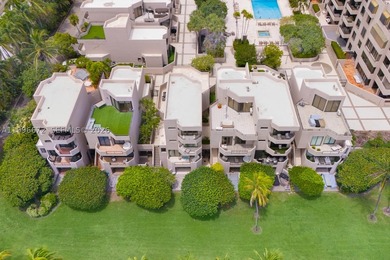 Exceptionally rare beachfront, standalone, townhouse in Key - photo 6