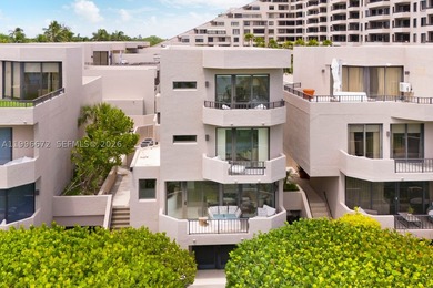Exceptionally rare beachfront, standalone, townhouse in Key - photo 7