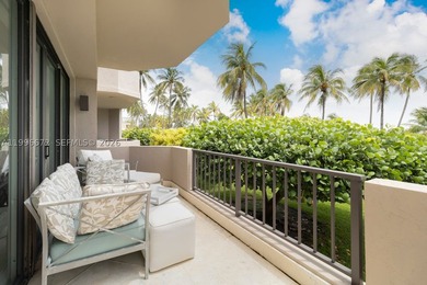 Exceptionally rare beachfront, standalone, townhouse in Key - photo 8