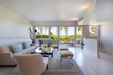 Exceptionally rare beachfront, standalone, townhouse in Key - photo 10