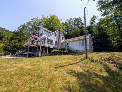Welcome to your private Hamlin Lake retreat! This charming - photo 2