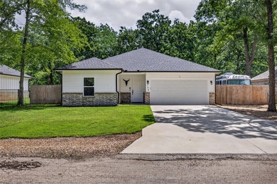 Welcome home to this modern and cozy home in Gun Barrel City! - photo 1