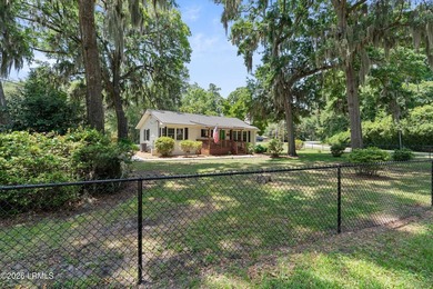 Nestled on a spacious 0.45-acre corner lot in the heart of Mossy - photo 2