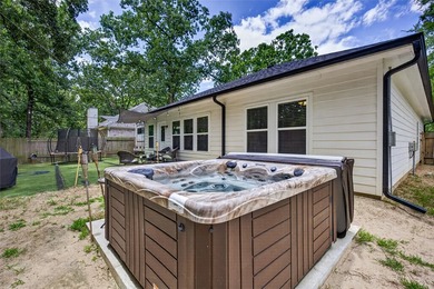 Welcome home to this modern and cozy home in Gun Barrel City! - photo 2