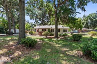Nestled on a spacious 0.45-acre corner lot in the heart of Mossy - photo 3