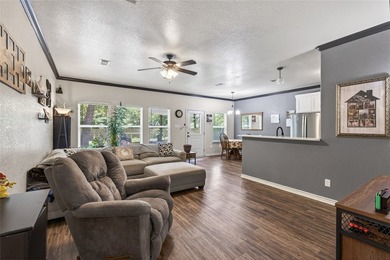 Welcome home to this modern and cozy home in Gun Barrel City! - photo 4