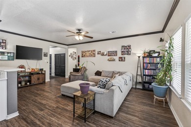 Welcome home to this modern and cozy home in Gun Barrel City! - photo 6