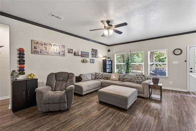 Welcome home to this modern and cozy home in Gun Barrel City! - photo 7