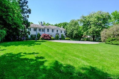 Welcome to this magnificent and stately Center Hall Colonial - photo 3