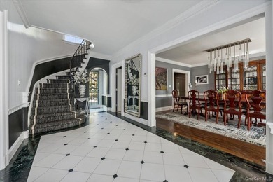 Welcome to this magnificent and stately Center Hall Colonial - photo 4