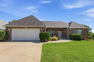 Beautiful home located in an elegant peaceful neighborhood - photo 1