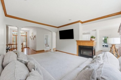Beautiful home located in an elegant peaceful neighborhood - photo 3