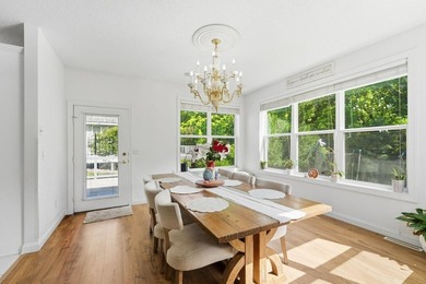 Beautiful home located in an elegant peaceful neighborhood - photo 4
