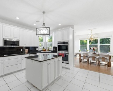 Beautiful home located in an elegant peaceful neighborhood - photo 6