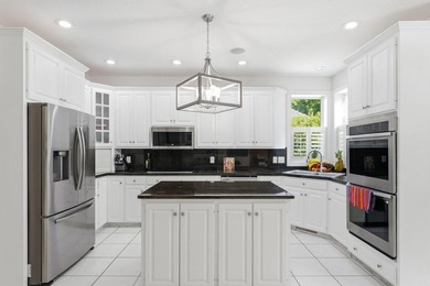 Beautiful home located in an elegant peaceful neighborhood - photo 7