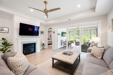 Beautiful Lucia Villa offering a private preserve setting and - photo 2