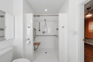 Rare find priced to sell on the East Side of The Village! - photo 14