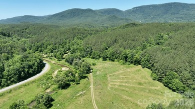 Perfectly set on nearly 350 acres of prime mountain land - photo 1