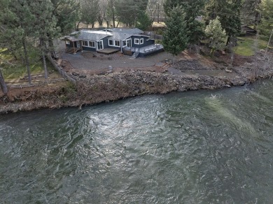 Lake Home For Sale in Shady Cove, Oregon