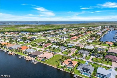 Your ultimate waterfront lifestyle awaits. Positioned on a prime - photo 11