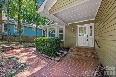 Charming, move-in-ready cottage-style home in desirable Fort - photo 2