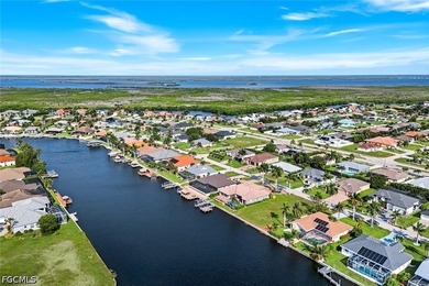 Your ultimate waterfront lifestyle awaits. Positioned on a prime - photo 13