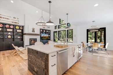Discover bright modern luxury in Caldera Springs, Sunriver's - photo 13