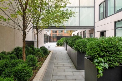 Set within one of Tribeca's most coveted waterfront enclaves - photo 16