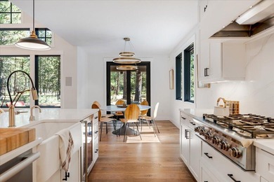 Discover bright modern luxury in Caldera Springs, Sunriver's - photo 16