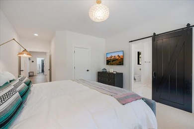 Discover bright modern luxury in Caldera Springs, Sunriver's - photo 20