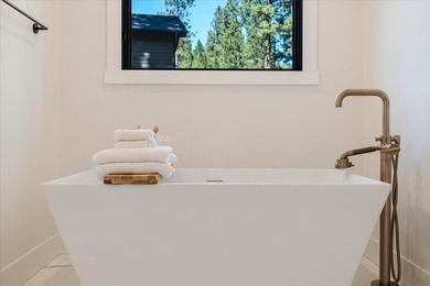 Discover bright modern luxury in Caldera Springs, Sunriver's - photo 21