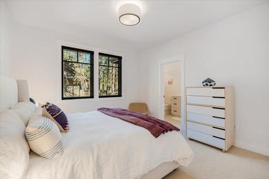 Discover bright modern luxury in Caldera Springs, Sunriver's - photo 25