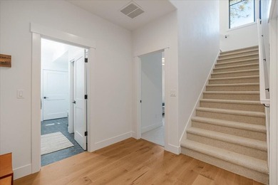 Discover bright modern luxury in Caldera Springs, Sunriver's - photo 32