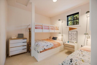 Discover bright modern luxury in Caldera Springs, Sunriver's - photo 38