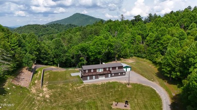 Welcome to a peaceful, 35 acre retreat that blends solitude - photo 4