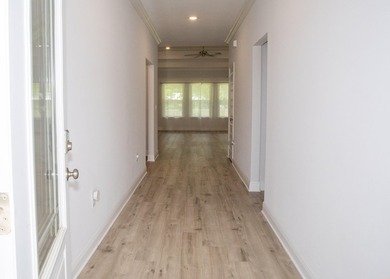 Welcome to 56 Secluded Circle in Freeport, where space, comfort - photo 3