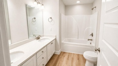 Welcome to 56 Secluded Circle in Freeport, where space, comfort - photo 5