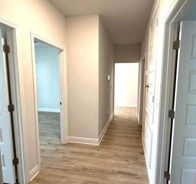 Welcome to 56 Secluded Circle in Freeport, where space, comfort - photo 6