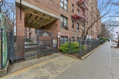 Professional CO-OP FOR SALE Located in the bustling area of - photo 3