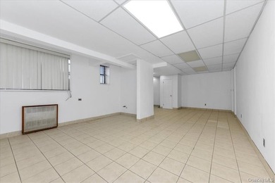 Professional CO-OP FOR SALE Located in the bustling area of - photo 5