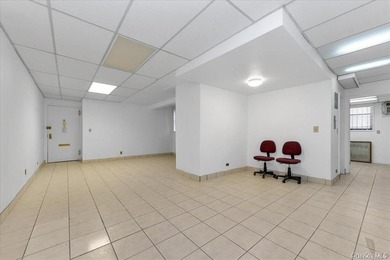 Professional CO-OP FOR SALE Located in the bustling area of - photo 6